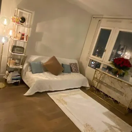 With Kitchenette And Bathroom * Parijs